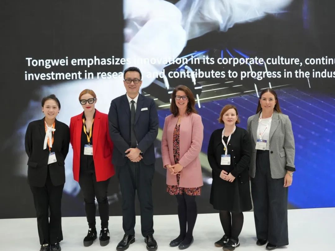 ed4fff97b01fee0a8490e58f6258765c.jpg ed4fff97b01fee0a8490e58f6258765c.jpg