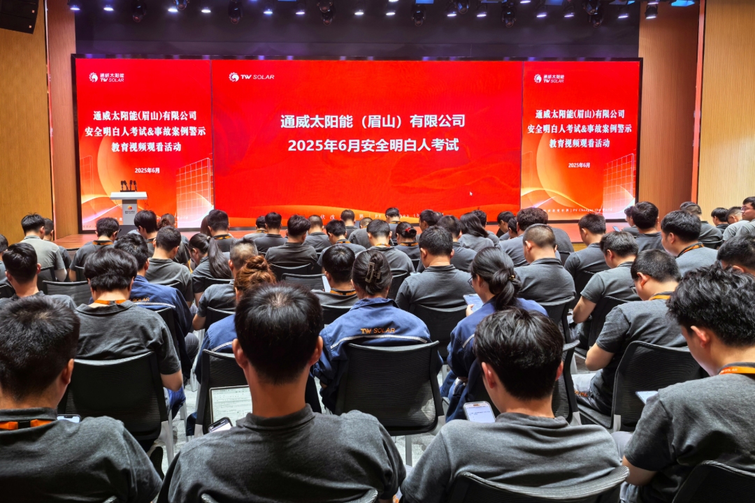 4869e8553f5dd334fcc1a77904ffcfe8.jpg 4869e8553f5dd334fcc1a77904ffcfe8.jpg