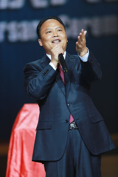 劉主席在晚會(huì)現(xiàn)場(chǎng)激情講話(huà)